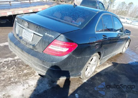 2012 Mercedes-Benz C 300 Luxury 4Matic/Sport 4Matic z USA, uszkodzony, nr VIN WDDGF8BB0CR193945